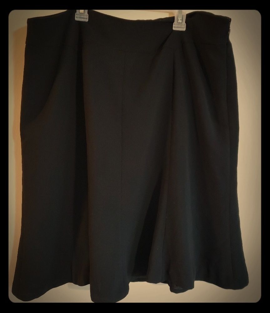 Jones Wear Below the Knee Ruffle Black Skirt